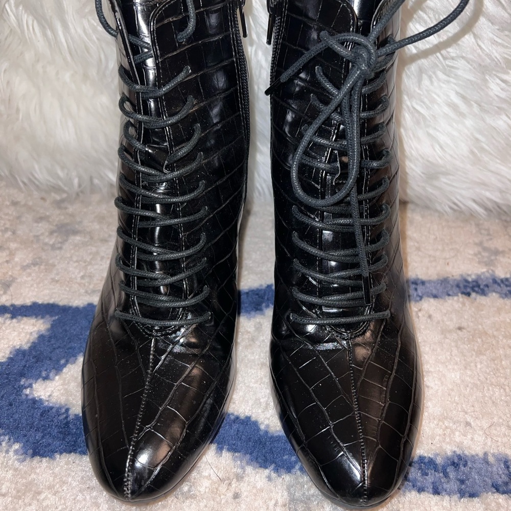 ANKLE BOOTS